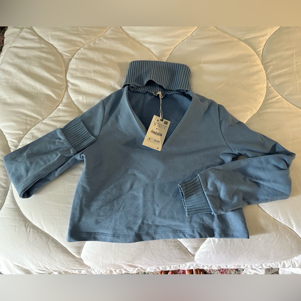NWT Zara crop sweatshirt with cutout